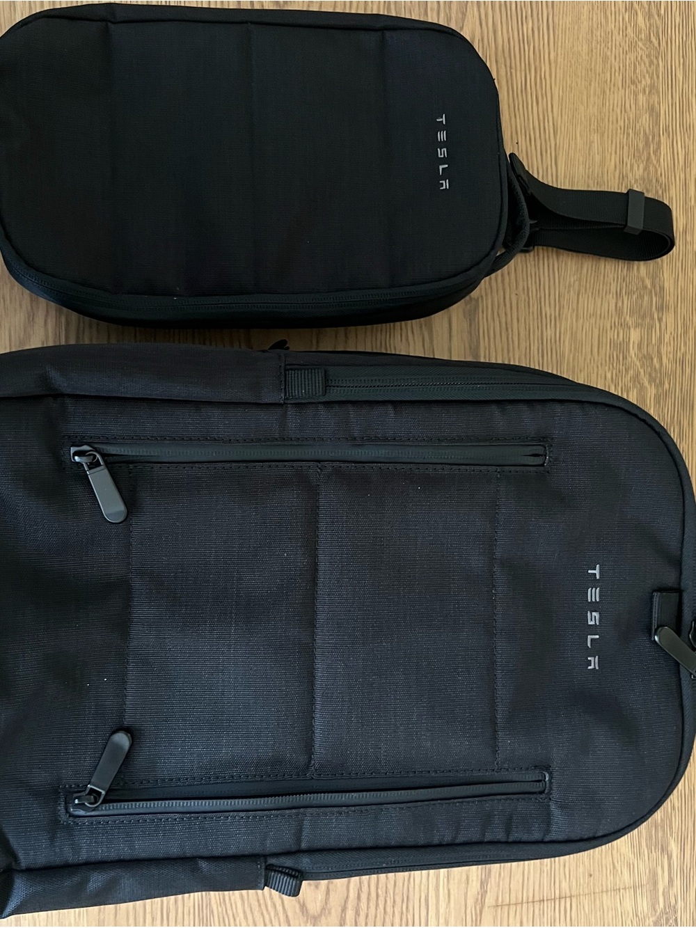 Tesla Black Laptop Travel Backpack with Matching Toiletry Pouch Set - Picture 9 of 14